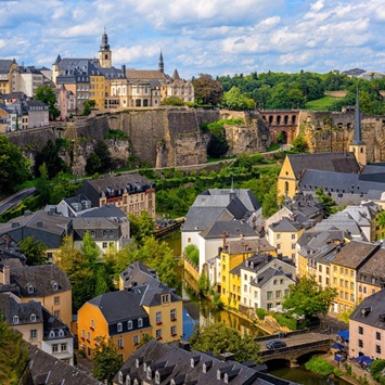 Lüksemburg şehir unvanına da sahip bir komün olmanın yanı sıra aynı adı taşıyan Lüksemburg ülkesinin de başkentidir.
