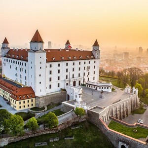 Otobüsle Orta Avrupa ve Kuzey Avrupa İskandinav Turları - slovakya bratislava