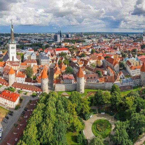 Tallinn kuzey Avrupa Baltık turu Otobüsle İskandinav Baltık Kuzey Avrupa turu Talinn