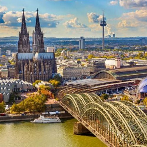 Almanya'nın Köln şehri, Otobüsle baştan başa Avrupa turu gezisi kapsamında gezilecek. 